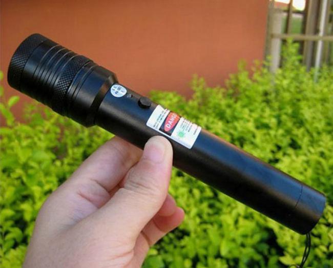 500mW Tartarus Serie Point Réglable Pointeur Laser Vert, 532nm Laser Vert  Portable - LaserTo