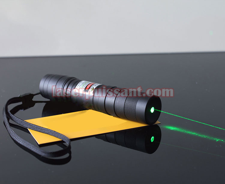 Lampe torche LED et pointeur laser vert 200mW chez